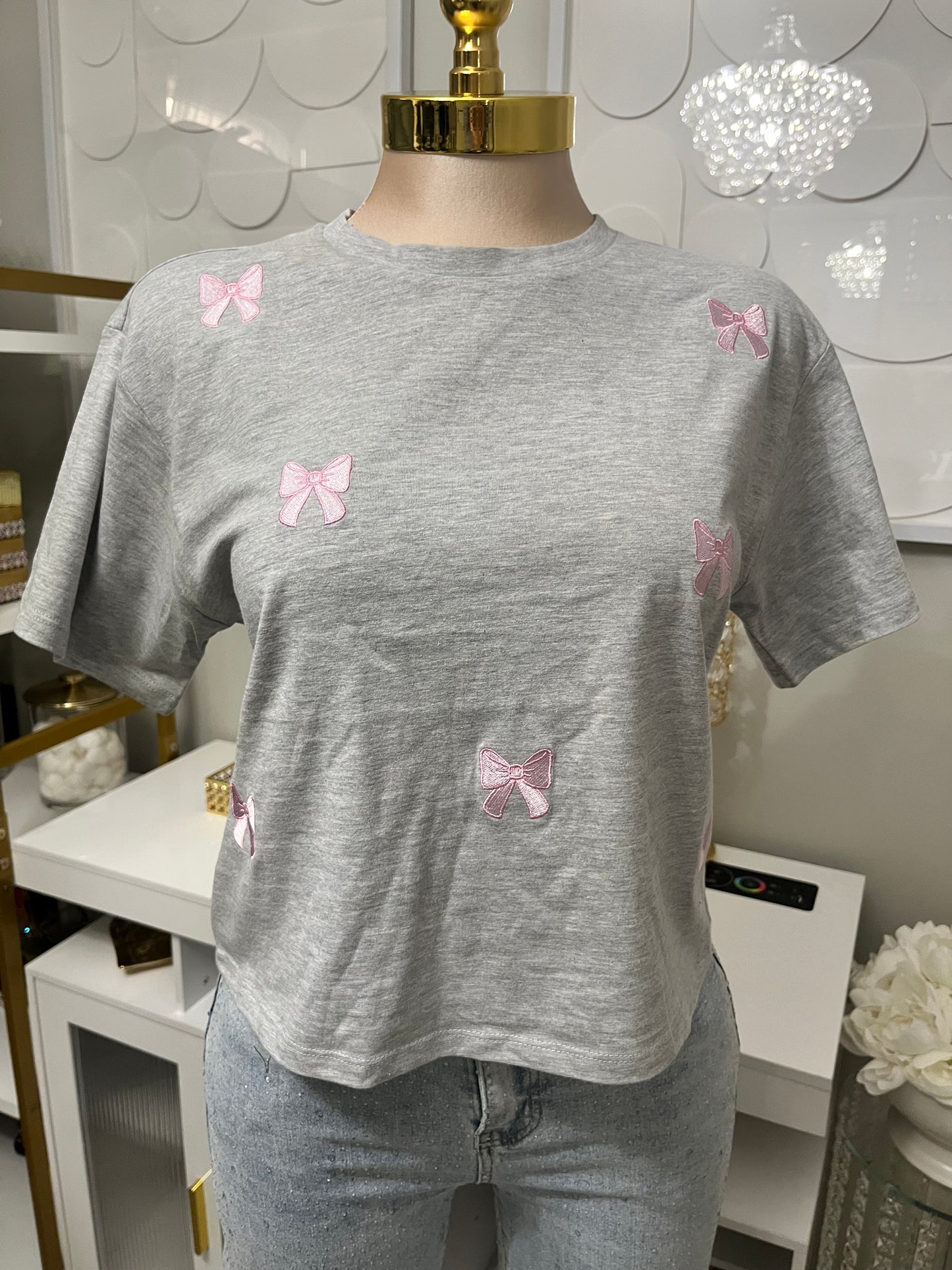 Pink bow embroidered cropped top