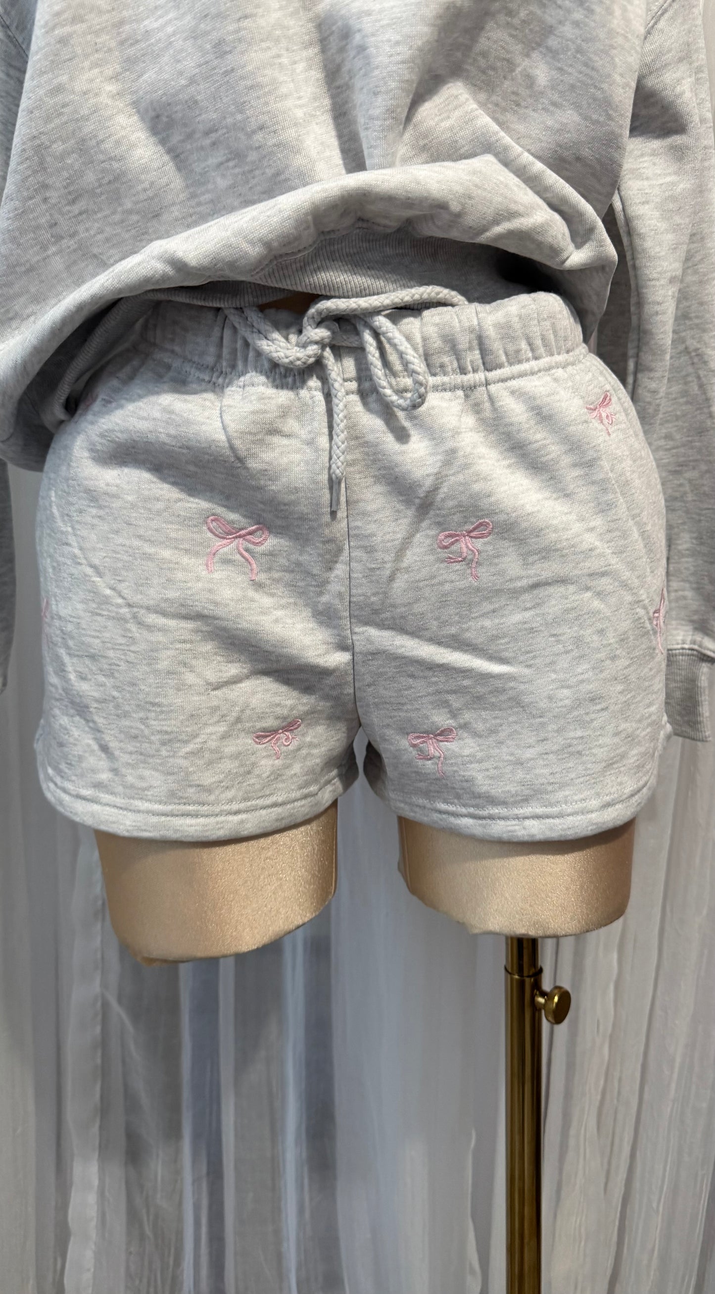 Embroidered bow shorts