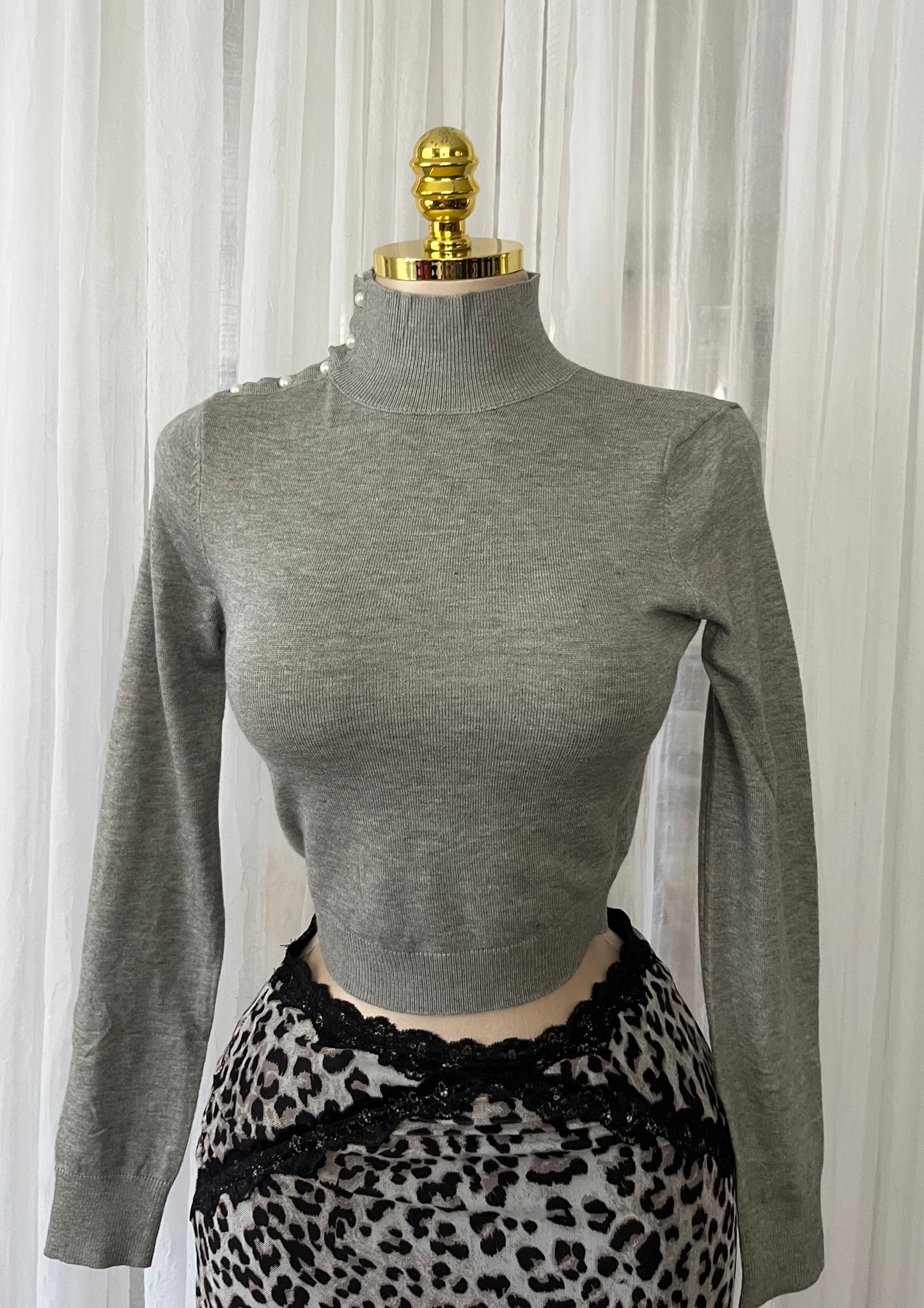 Side pear button long sleeve