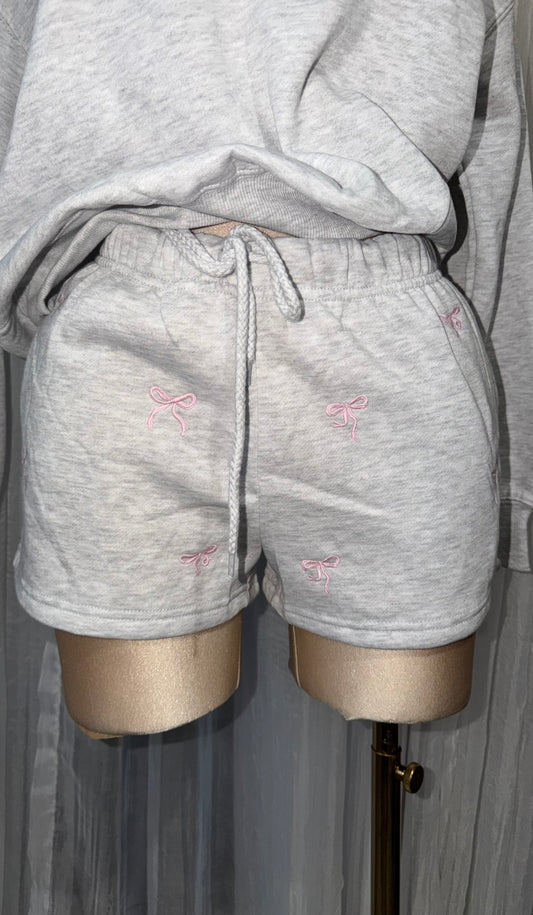 Embroidered bow shorts