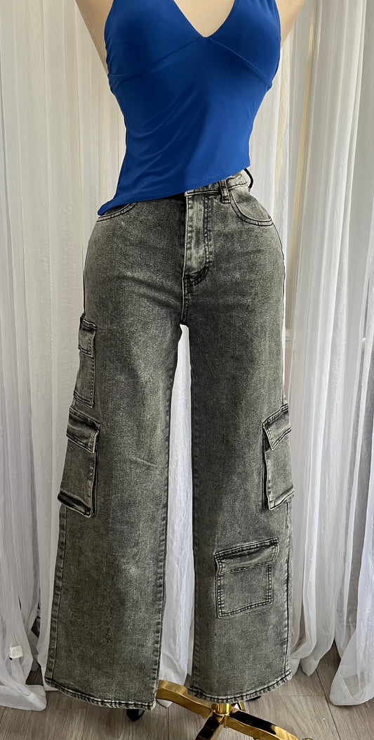 Gray cargo jeans (size up)